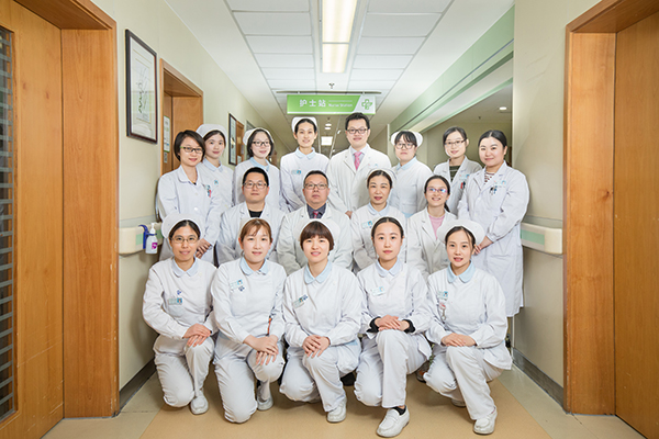 肿瘤科医护大合影.jpg